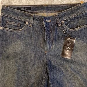 🎉🎊HOST PICKED 🥁Gucci Jeans 4/19🎉🎊